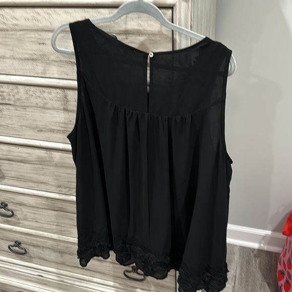 Ladies top - Picture 4 of 4